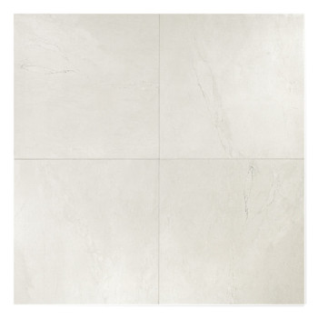 Un carreau carré de couleur beige clair présente des motifs subtils et marbrés. Il repose sur un fond uni et blanc.