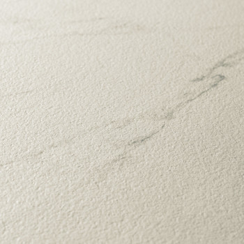 Los azulejos de cerámica beige presentan sutiles vetas grises, creando una apariencia de piedra natural. La superficie texturiza