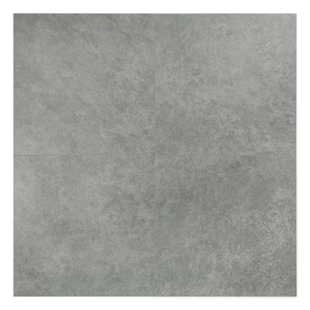 Un azulejo gris cuadrado con textura permanece estacionario y muestra un patrón sutil y moteado en un ambiente neutro.