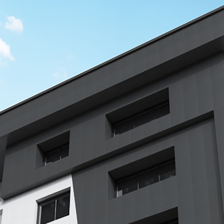 Un bâtiment moderne présente des panneaux et des fenêtres rectangulaires sombres et clairs, sur un ciel bleu clair avec un minim