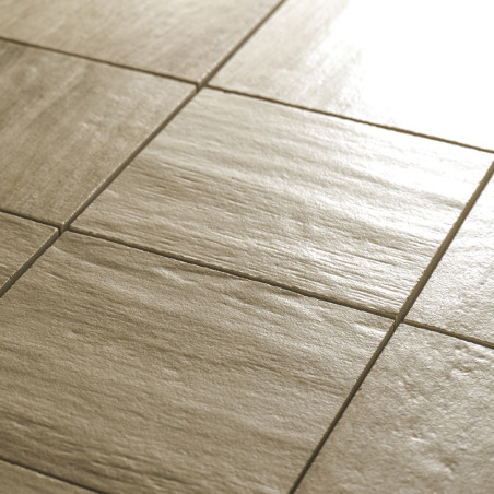 Les carreaux carrés avec une surface texturée reposent sur un motif en grille, projetant des ombres subtiles, suggérant un agenc Les carreaux carrés avec une surface texturée reposent sur un motif en grille, projetant des ombres subtiles, suggérant un agenc