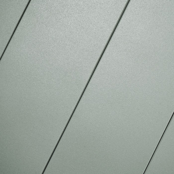 Graue rechteckige Fliesen liegen diagonal und bilden ein gleichmäßiges Muster auf einer ebenen Fläche mit subtilen Schatten zwis