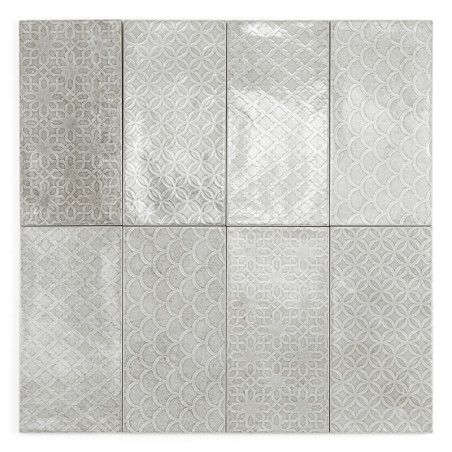 Huit carreaux rectangulaires disposés en deux rangées de quatre, chacun présentant des motifs géométriques complexes. Les carrea Huit carreaux rectangulaires disposés en deux rangées de quatre, chacun présentant des motifs géométriques complexes. Les carrea