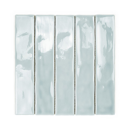 Cinco ladrilhos cerâmicos retangulares brilhantes estão alinhados verticalmente. cada ladrilho reflete a luz, acentuando sua sup