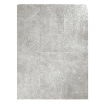Un carreau rectangulaire gris clair avec de subtiles veines blanches repose sur un fond uni et blanc, ressemblant à une surface 