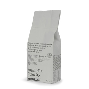 Ein grauer Beutel mit der Aufschrift „Fugabella Color 05“ von Kerakoll, der dekorativen Harzzement für Fliesen, Mosaike und Marm
