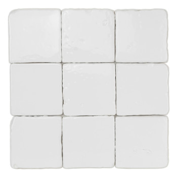 Carreaux en terre cuite blanche disposés selon une grille de trois par trois, présentant une surface brillante et une texture su