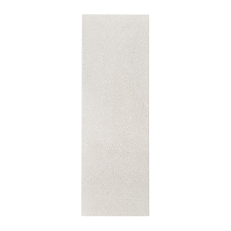 Een gladde, rechthoekige tegel rust verticaal op een effen witte achtergrond en vertoont een subtiele gebroken witte kleur met e