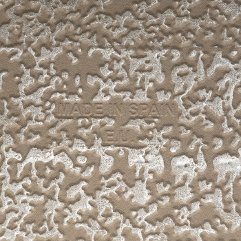 Un carreau de céramique texturé présente un motif en relief avec des contrastes clairs et foncés. La vignette affiche le texte «