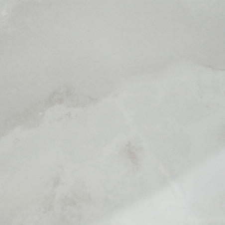 De marmertextuur verschijnt met zachte grijze en witte wervelingen, waardoor een bewolkt, natuurlijk patroon ontstaat dat een ge