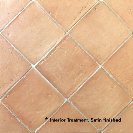 A imagem contém o texto: `Debido a su produção manual, las baldosas de terracota pueden presentar ligeras variaciones dimensiona