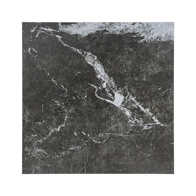 Carreau de marbre carré aux teintes gris foncé et noir avec des veines blanches, reposant à plat sur un fond blanc uni.