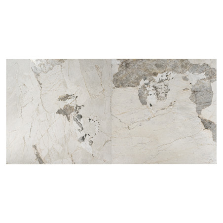 Een grote rechthoekige tegel vertoont een marmerachtige textuur met lichtgrijze en beige tinten, met verspreide gebieden met don