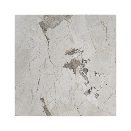 Een vierkante tegel vertoont een natuursteenpatroon met abstracte grijze en beige aderen, dat lijkt op ruw marmer, tegen een eff