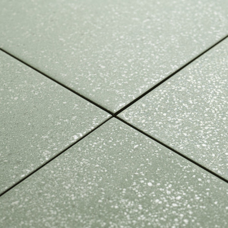 Cuatro azulejos cuadrados de color verde con patrones moteados de blanco se cruzan en el centro, formando una cruz. se colocan s Cuatro azulejos cuadrados de color verde con patrones moteados de blanco se cruzan en el centro, formando una cruz. se colocan s