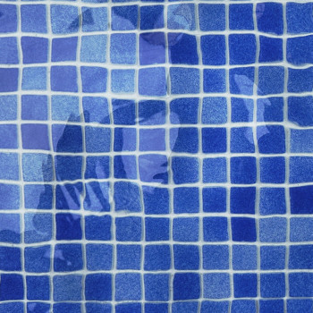 Les carreaux carrés bleus créent un motif ondulé et réfléchissant, suggérant le mouvement de l'eau sur une surface carrelée de p