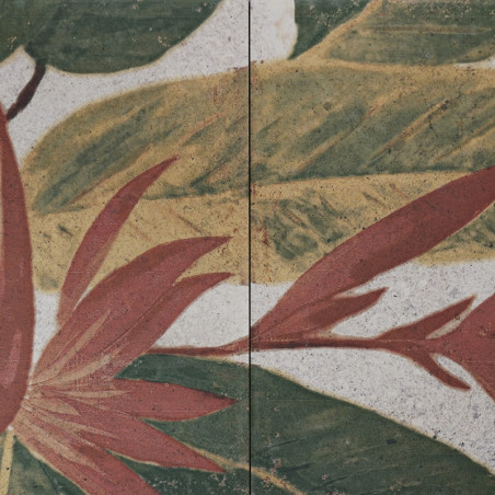 Dois ladrilhos adjacentes exibem folhas abstratas laranja e verdes sobrepostas contra um fundo bege salpicado, criando um padrão