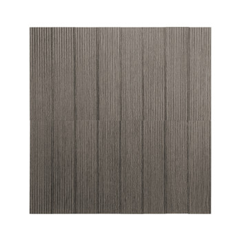 Un carreau rectangulaire gris texturé, simulant un motif de grain de bois, repose à plat sur un fond blanc uni.