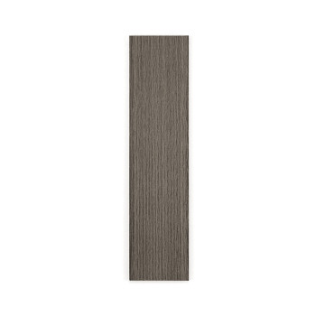 Un carreau rectangulaire gris texturé, simulant un motif de grain de bois, repose à plat sur un fond blanc uni.