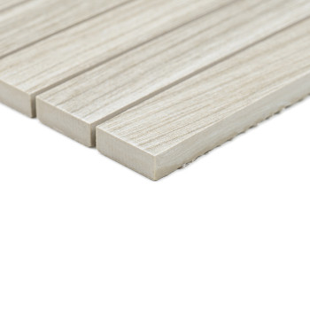 Rechteckige, beige Fliesen mit holzähnlicher Struktur werden in Reihen angeordnet und ergeben ein nahtloses Design, das sich für