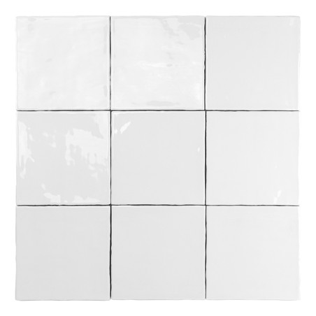 Nove ladrilhos quadrados brancos brilhantes estão dispostos em uma grade três por três, formando um padrão geométrico minimalist