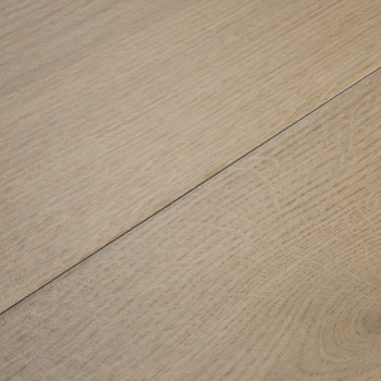 Houten plank met een lichtbeige afwerking en subtiele nerfpatronen. Het ligt plat naast een andere plank, waardoor een naadloos,