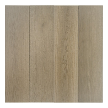 Houten planken zijn verticaal uitgelijnd en laten een lichtbruin nerfpatroon zien, tegen een effen, neutrale achtergrond.