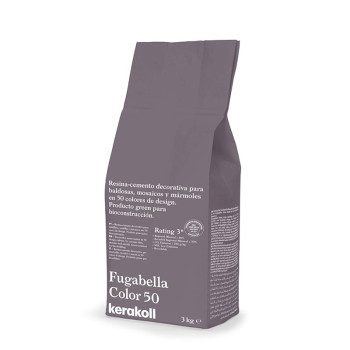 Un sac gris étiqueté « Fugabella Color 50 kerakoll, 3 kg » est placé debout. Contient du ciment-résine décoratif pour carrelage.