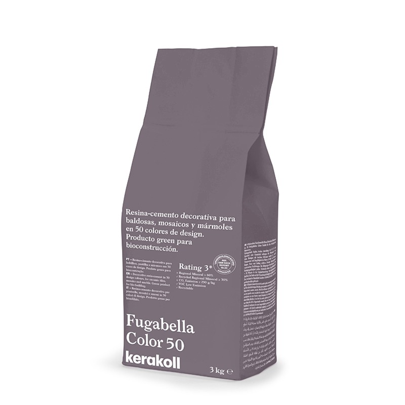Um saco cinza com o rótulo `Fugabella Color 50 kerakoll, 3 kg` fica na vertical. Contém cimento-resina decorativo para azulejos.