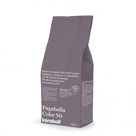 Um saco cinza com o rótulo `Fugabella Color 50 kerakoll, 3 kg` fica na vertical. Contém cimento-resina decorativo para azulejos.